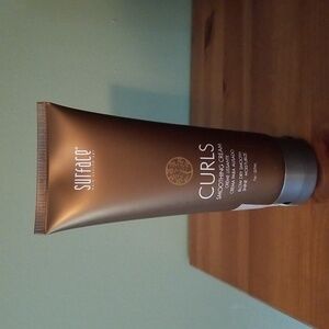 Surface curls smoothing cream